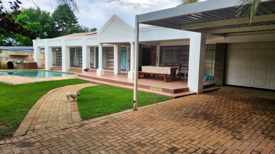 4 Bedroom Property for Sale in Flamwood North West